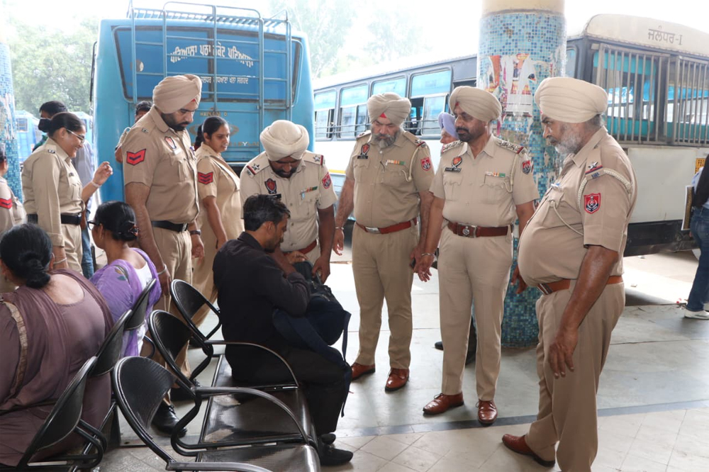 ਕਮਿਸ਼ਨਰੇਟ ਪੁਲਸ ਜਲੰਧਰ ਵੱਲੋਂ ਬੱਸ ਸਟੈਂਡ ਵਿਖੇ ਚਲਾਇਆ ਗਿਆ ਕਾਸੋ ਆਪਰੇਸ਼ਨ