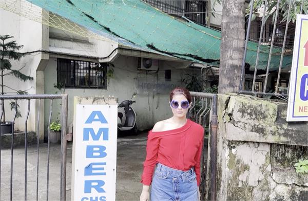 twinkle khanna spotted juhu