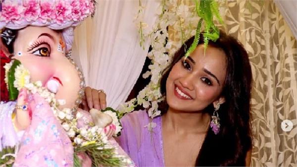 aashi singh installed bal ganesh at home for the first time 