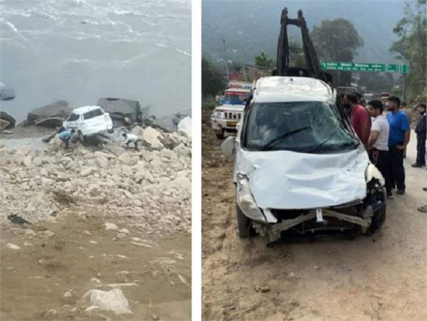 himachal pradesh  car falls into ravi river in chamba