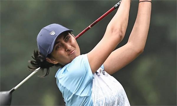 aditi ashok in top 20 after first round