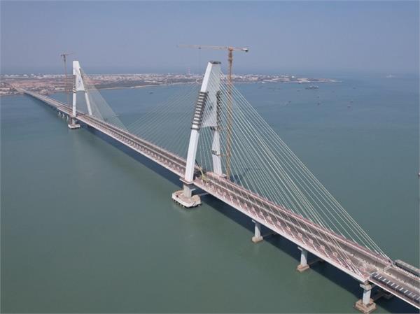 a young man  road rage incident  jumped signature bridge