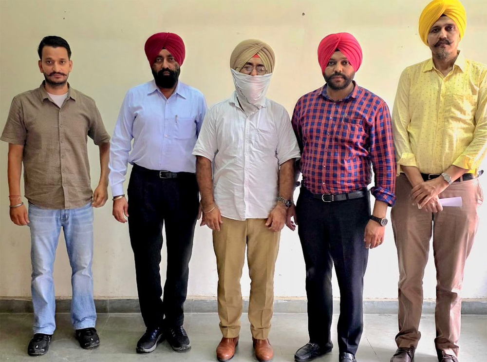 ਅੰਮ੍ਰਿਤਸਰ ਥਾਣੇ ਦਾ ASI ਗ੍ਰਿਫ਼ਤਾਰ, ਕਾਰਾ ਜਾਣ ਰਹਿ ਜਾਓਗੇ ਹੈਰਾਨ