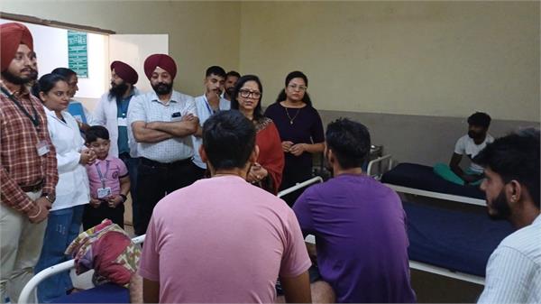 deputy medical commissioner dr swati surprise visit tanda and dasuya hospitals