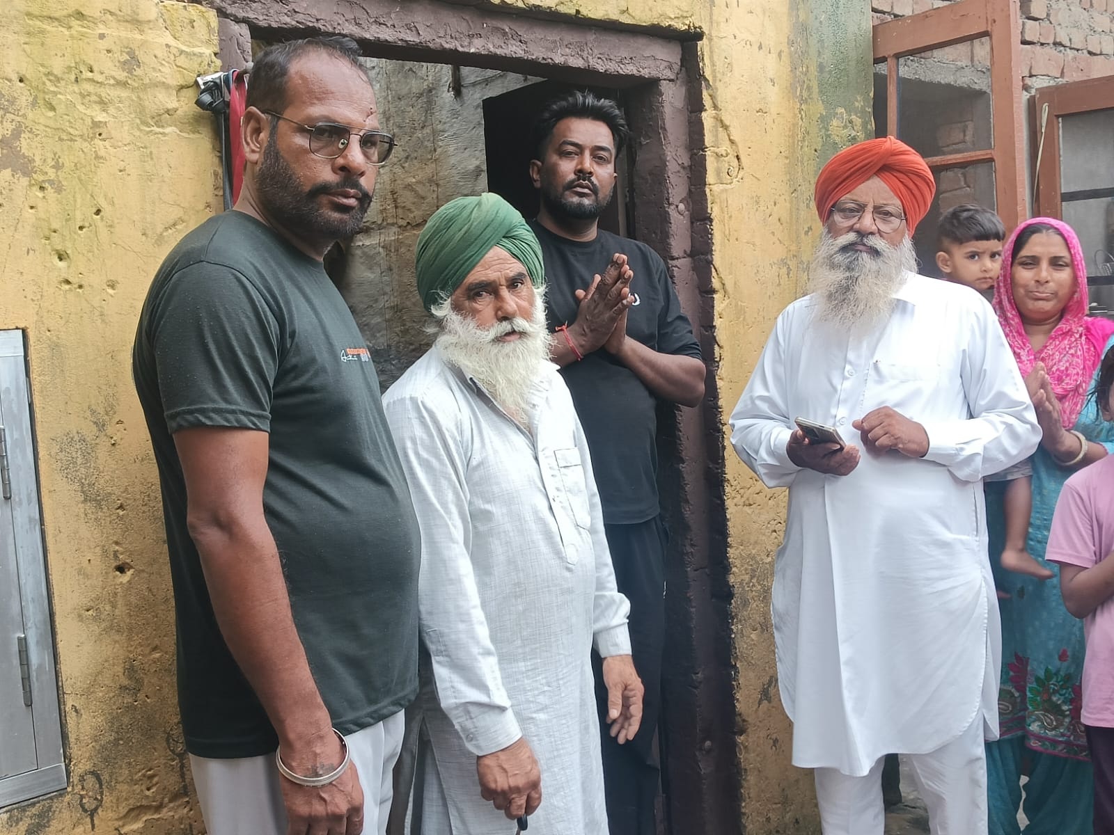 ਪਿੰਡ ਗਹਿਲ ਵਿਖੇ ਬਰਸਾਤ ਕਾਰਨ ਡਿੱਗੀ ਘਰ ਦੀ ਛੱਤ