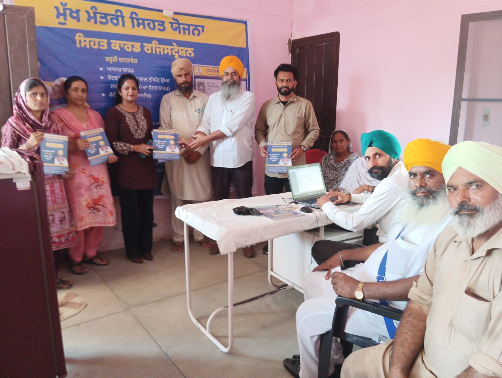 ਪਿੰਡ ਕਰਮਗੜ ਵਿਖੇ ਮੁੱਖ ਮੰਤਰੀ ਸਿਹਤ ਬੀਮਾ ਯੋਜਨਾ ਤਹਿਤ ਕੈਂਪ, ਲੋਕਾਂ ਨੇ ਕਰਵਾਇਆ ਰਜਿਸਟਰੇਸ਼ਨ