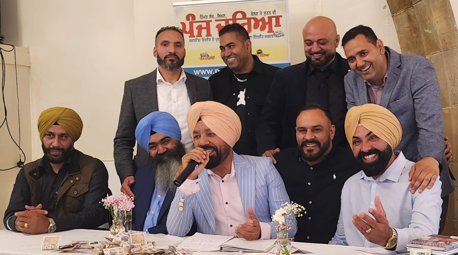 ਵਿਸ਼ਵ ਪ੍ਰਸਿੱਧ ਗੀਤਕਾਰ ਜਸਬੀਰ ਗੁਣਾਚੌਰੀਆ ਦਾ ਸਕਾਟਲੈਂਡ ''ਚ ਸਨਮਾਨ