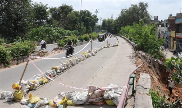 heavy vehicle traffic bridge 