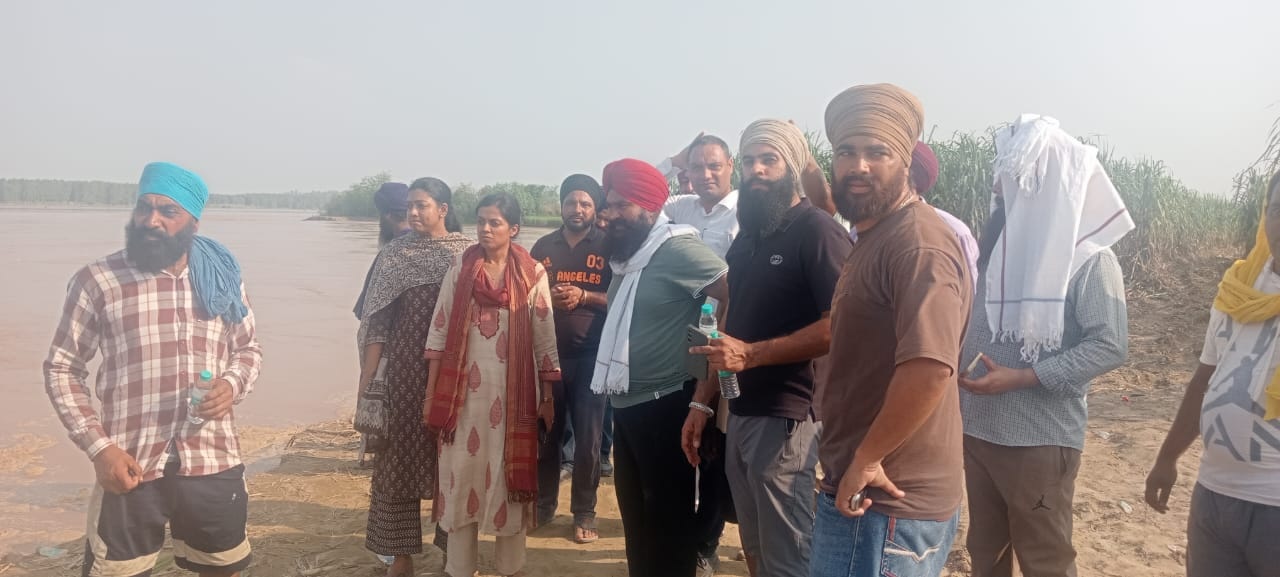 ਬਿਆਸ ਦਰਿਆ ਦੀ ਢਾਅ ਨੂੰ ਰੋਕਣ ਲਈ ਸਾਂਝੀ ਕਾਰਵਾਈ ‘ਚ ਜੁੱਟਿਆ ਹੁਸ਼ਿਆਰਪੁਰ ਤੇ ਗੁਰਦਾਸਪੁਰ ਪ੍ਰਸ਼ਾਸਨ