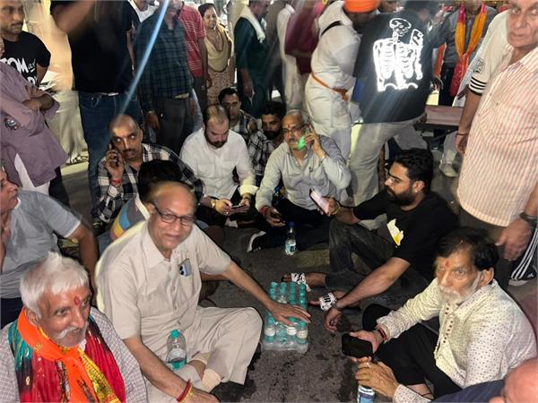 contractor accuses mla of demanding rs 10 lakh in cash