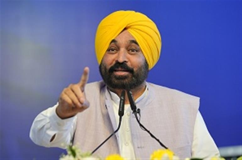 CM ਮਾਨ ਨੇ ਰਾਹਤ ਤੇ ਬਚਾਅ ਕਾਰਜਾਂ ਦੀ ਸਮੀਖਿਆ ਲਈ ਮੁੱਖ ਸਕੱਤਰ ਤੇ DGP ਨਾਲ ਕੀਤੀ ਮੀਟਿੰਗ