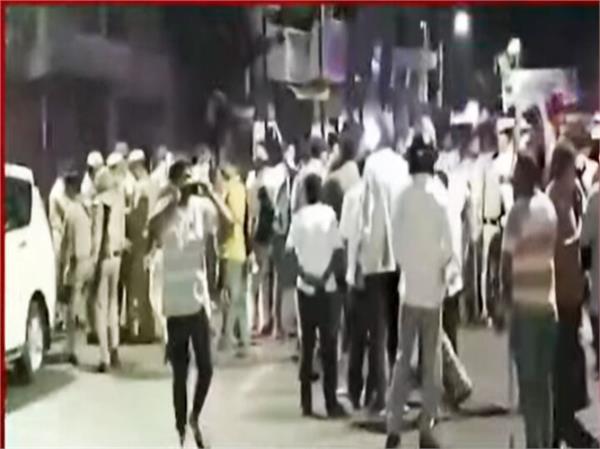 violence breaks out in vadodara over social media