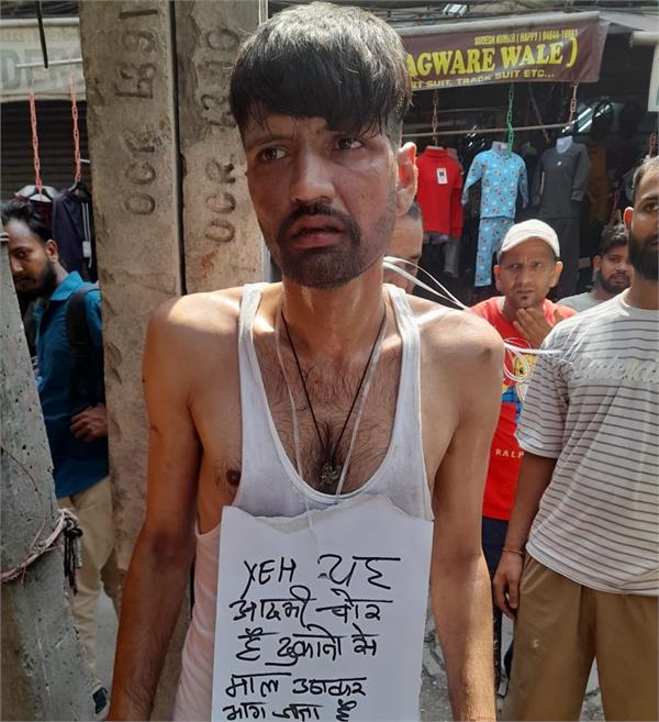 thief beaten up  caught stealing a roll of cloth