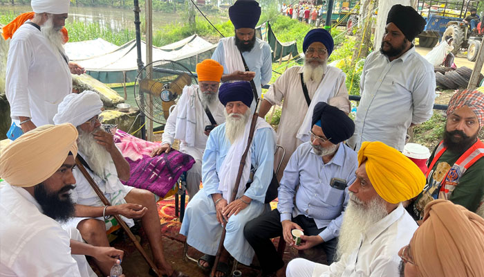ਦਿੱਲੀ ਗੁਰਦੁਆਰਾ ਕਮੇਟੀ ਨੇ ਘੋਨੇਵਾਲ ’ਚ ਧੁੱਸੀ ਬੰਨ੍ਹ ਨੂੰ ਪੂਰਨ ਵਾਲੀ ਸੰਗਤ ਲਈ ਲਗਾਇਆ ਲੰਗਰ: ਕਾਲਕਾ, ਕਾਹਲੋਂ