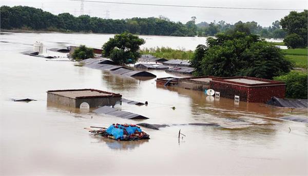 floods hit 1902 villages in punjab