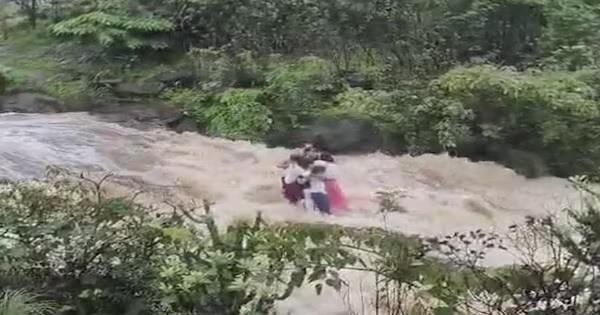 jhansi dam overflows  3 friends trapped in dam water  rescue took 7 hours