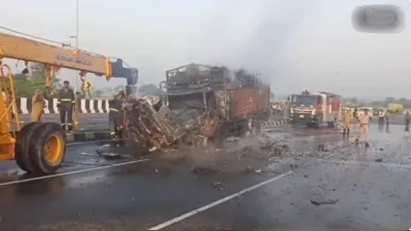 car tanker collision aligarh kanpur national highway