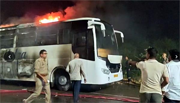 fire breaks out in ac bus carrying school children
