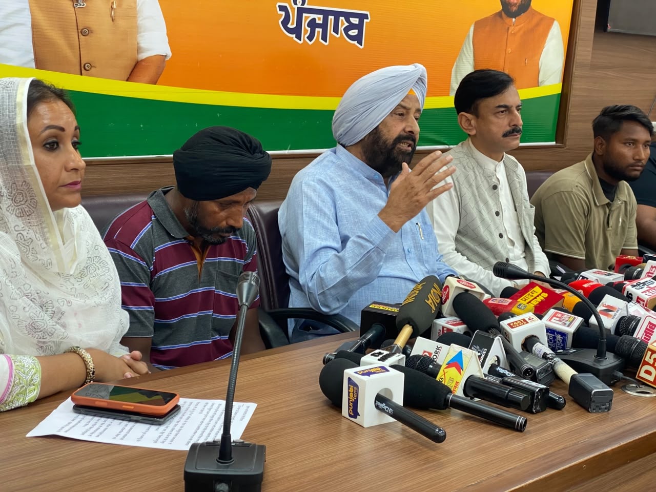 ਭਾਜਪਾ ਵੱਲੋਂ ਸੰਗਰੂਰ ਪਰਿਵਾਰ ਲਈ ਇਨਸਾਫ਼ ਦੀ ਮੰਗ, ਪੁਲਸ ’ਤੇ ਸਹਿਮਤੀ ਤੋਂ ਬਿਨਾਂ ਨੌਜਵਾਨ ਦਾ ਸੰਸਕਾਰ ਕਰਨ ਦਾ ਦੋਸ਼