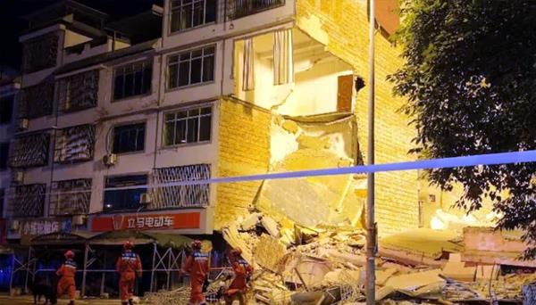 earthquake hits china s tibet