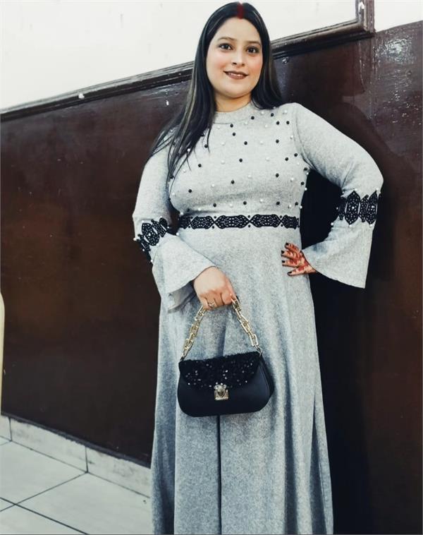 dress  handbag  young women