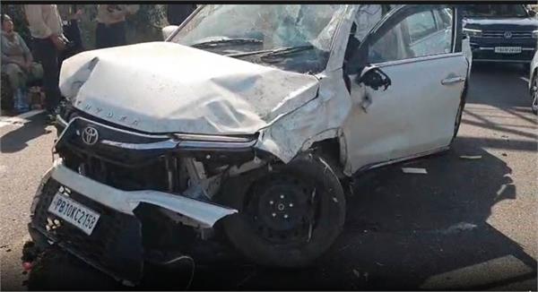 husband wife injured on road accident