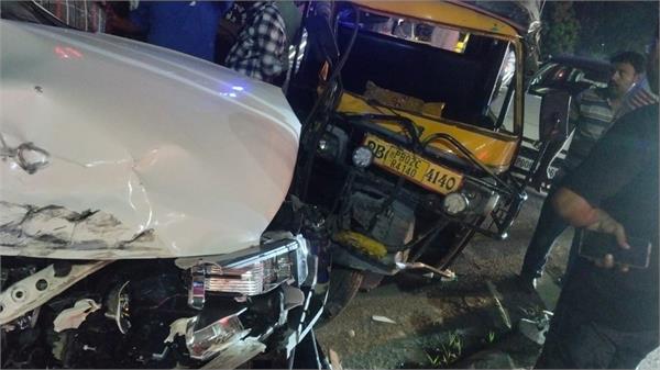 speeding car collides with two auto rickshaws  14 injured 