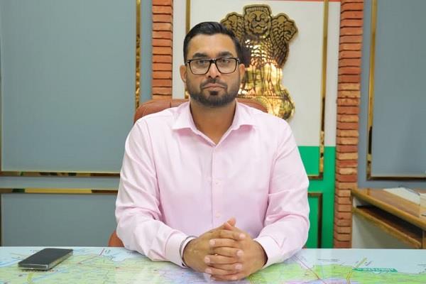 dc dalwinderjit singh appeals to farmers not to burn stubble