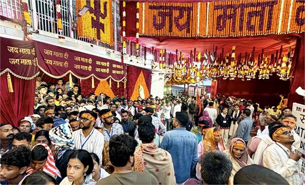 navratri 2026  devotees  jammu  maa vaishno devi