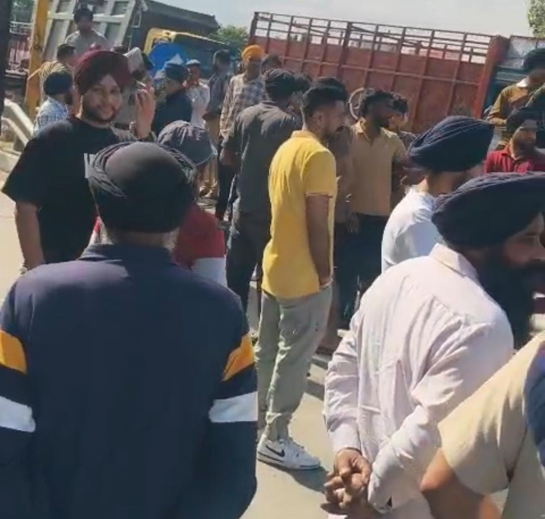 ਬੰਦ ਦੌਰਾਨ ਭਾਗੋ ਮਾਜਰਾ ਟੋਲ ਪਲਾਜ਼ਾ ''ਤੇ ਧਰਨਾ, ਲੋਕਾਂ ਨੂੰ ਘਰਾਂ ਤੋਂ ਬਾਹਰ ਨਾ ਨਿਕਲਣ ਦੀ ਅਪੀਲ