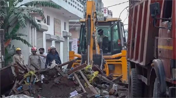 house  under construction  collapsed  father  son
