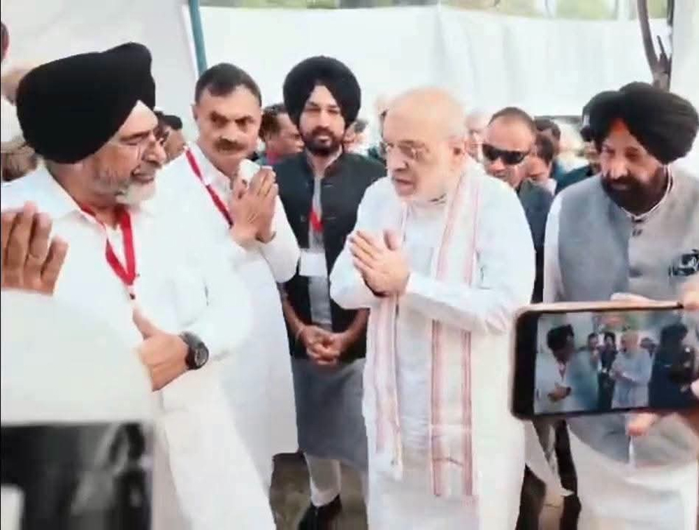 ਨਕੱਈ ਨੇੜੇ ਹੋ ਕੇ ਗ੍ਰਹਿ ਮੰਤਰੀ ਅਮਿਤ ਸ਼ਾਹ ਨੂੰ ਮਿਲੇ ਤੇ ਗੱਲ ਬਾਤ ਕੀਤੀ ਸਾਂਝੀ