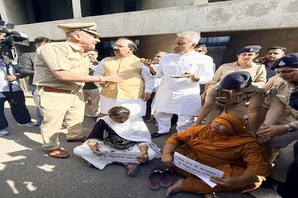 bjp protest outside punjab assembly