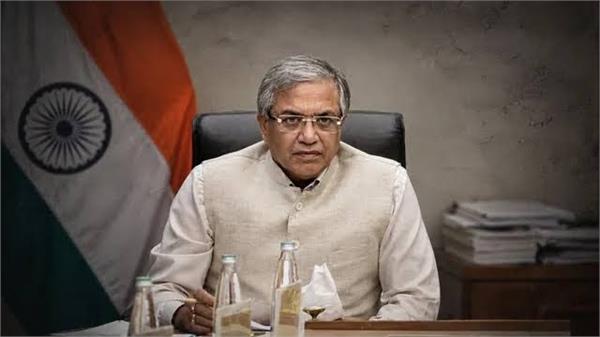 gyanesh kumar resign