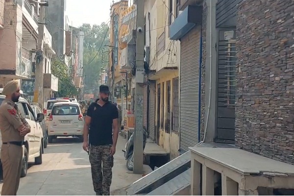 ਪਰਵਿੰਦਰ ਝੋਟਾ ਕਤਲ ਮਾਮਲੇ ''ਚ ਹੁਣ ਵਿਪਨ ਦੇ ਘਰ ਪੁੱਜੀ CBI ਦੀ ਟੀਮ, ਪੜ੍ਹੋ ਕੌਣ ਹੈ ਇਹ ਸ਼ਖ਼ਸ