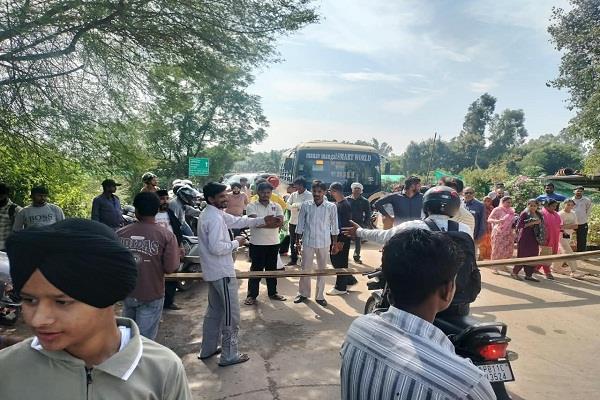 old kalka road remained completely closed during the   punjab bandh  