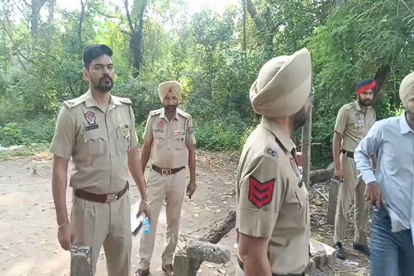 ਪੀਰਮੁਛੱਲਾ ਦੇ ਨੇਚਰ ਪਾਰਕ ''ਚੋਂ ਮਿਲੀ ਸਿਰ ਕੱਟੀ ਲਾਸ਼, ਇਲਾਕੇ ''ਚ ਫੈਲੀ ਸਨਸਨੀ