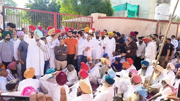 sukhjinder randhawa  congress worker