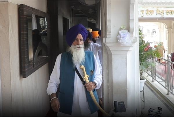 hsgpc president holds a crucial meeting with the akal takht jathedar