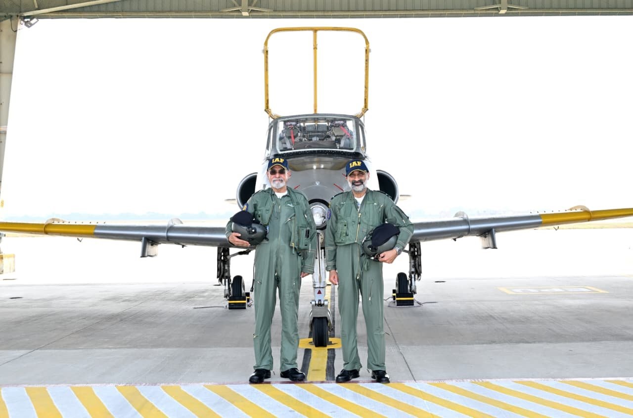 IAF ਮੁਖੀ AP ਸਿੰਘ ਨੇ ''ਕਿਰਨ'' ਜਹਾਜ਼ ''ਚ ਭਰੀ ਆਖ਼ਰੀ ਉਡਾਣ ! ਕੁਝ ਦਿਨਾਂ ''ਚ ਹੋਣਗੇ ਰਿਟਾਇਰ
