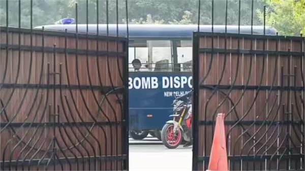 delhi panic ensues after a bomb threat at a school