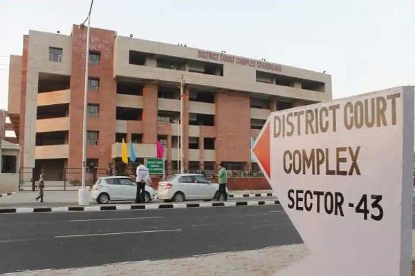 lawyer suspended from work in district court