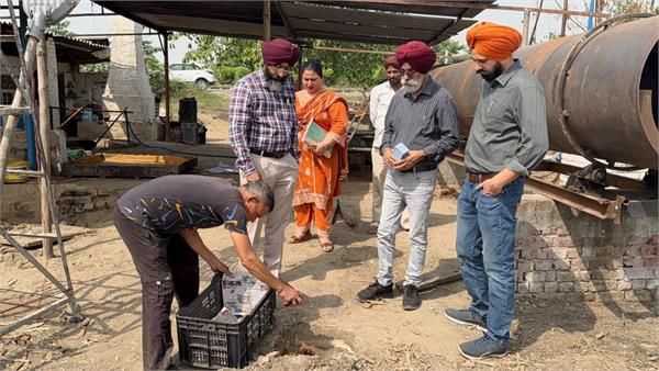 joint team conducts surprise inspection in gurdaspur ensure quality of jaggery