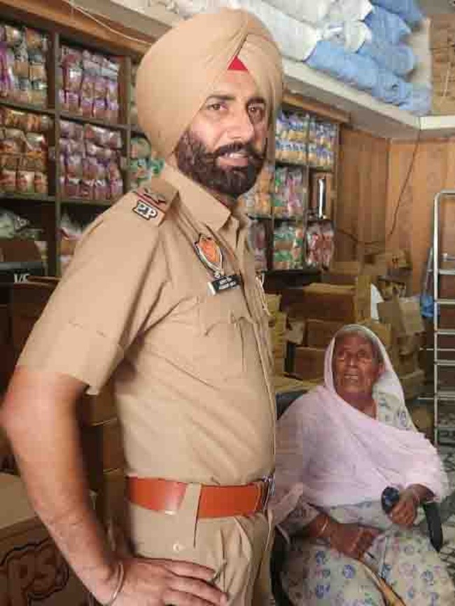 ਰੱਤਾ ਸ਼ਰਮ ਨਾ ਆਈ..! ਬਜ਼ੁਰਗ ਔਰਤ ਤੋਂ ਨਰੇਗਾ ਦੇ ਪੈਸੇ ਖੋਹ ਕੇ ਲੈ ਗਏ ਲੁਟੇਰੇ