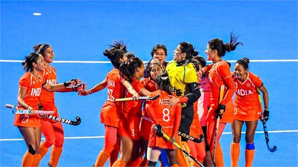 11 lakh rupees each for the indian women  s hockey team