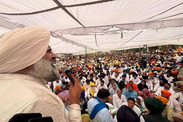 pargat singh arrived at the protest held to secure justice for parvinder jhota