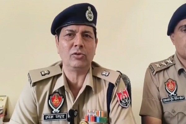 ਕਸ਼ਮੀਰ ਜਾ ਰਹੀ ਨਿੱਜੀ ਬੱਸ ''ਤੇ ਖੰਨਾ ''ਚ ਪਥਰਾਅ, ਪੁਲਸ ਨੇ ਜਾਂਚ ਕੀਤੀ ਸ਼ੁਰੂ