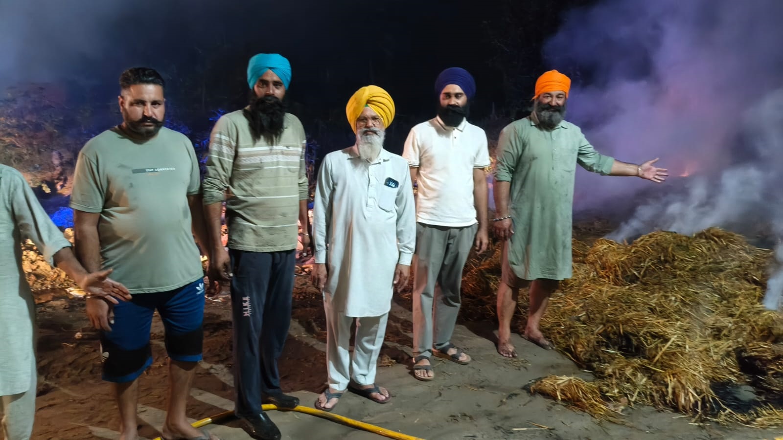 ਪਰਾਲੀ ਨਾਲ ਲੱਦੀ ਟਰਾਲੀ ਤਾਰਾਂ ਦੀ ਲਪੇਟ ’ਚ ਆਈ, ਮੌਤੇ ''ਤੇ ਲੱਗੀ ਭਿਆਨਕ ਅੱਗ