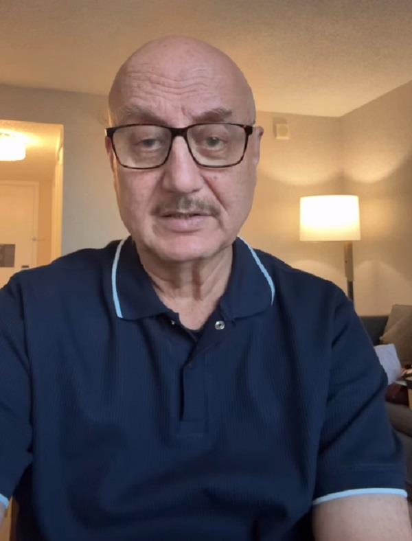 anupam kher expresses displeasure over use of abusive language against pm modi