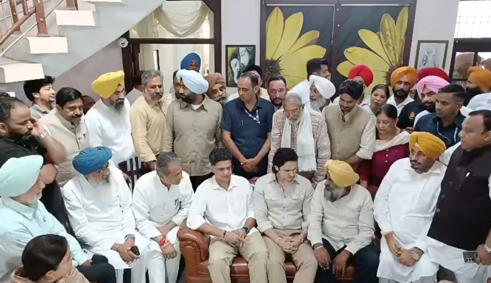 ਸਚਿਨ ਪਾਇਲਟ ਤੇ ਪਰਗਟ ਸਿੰਘ ਪਹੁੰਚੇ ਮੋਗਾ, ਸੰਦੇੜਾ ਪਰਿਵਾਰ ਨਾਲ ਵੰਡਾਇਆ ਦੁੱਖ